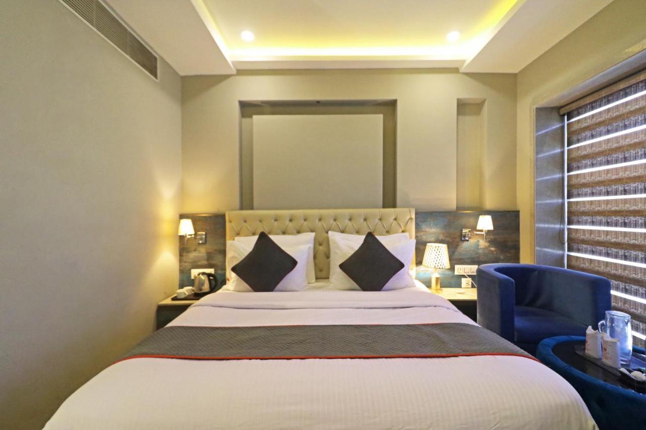 Hotel The Ivy Grand In Centre With Free Secured Parking New Delhi