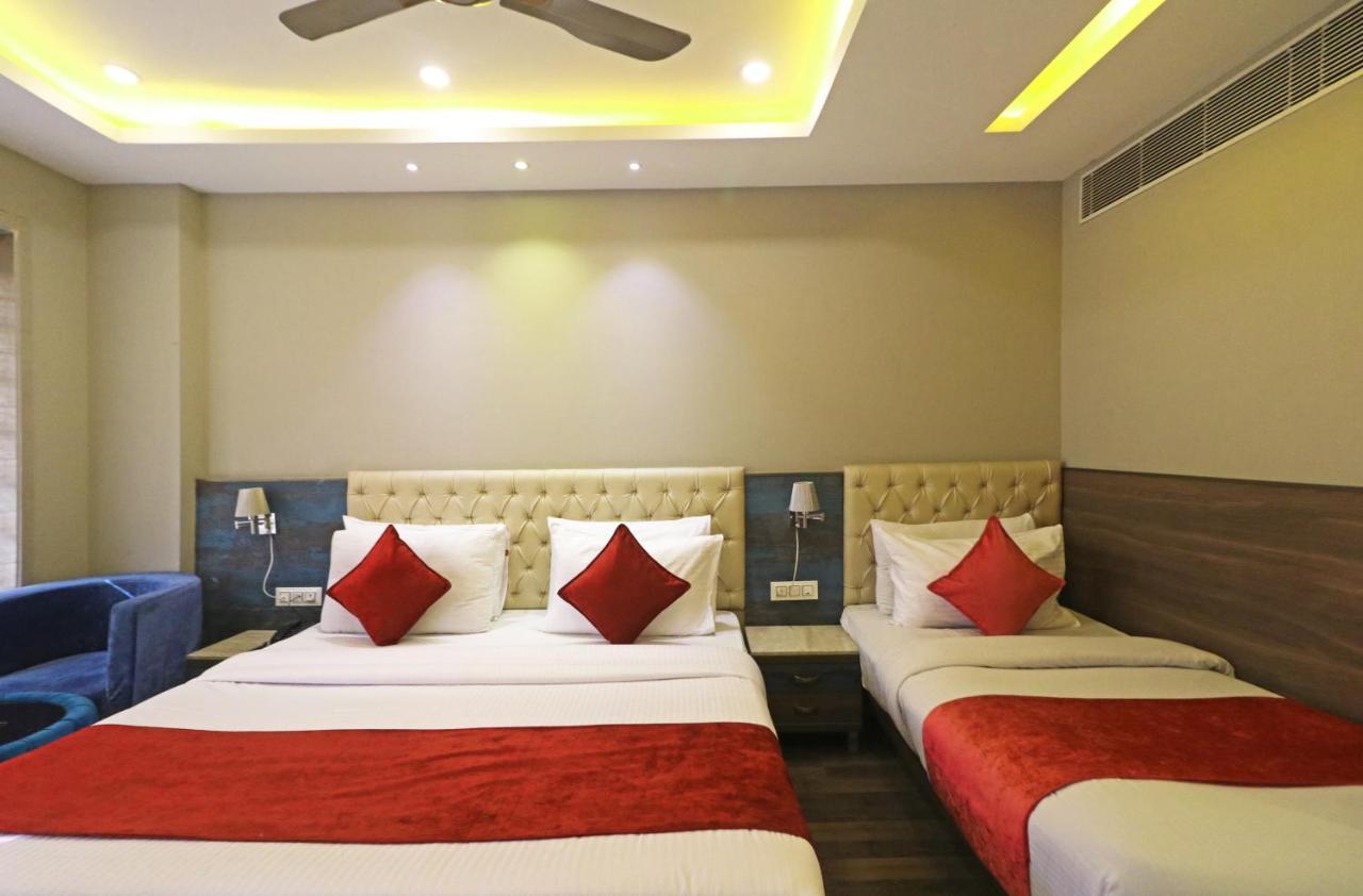 Hotel The Ivy Grand In Centre With Free Secured Parking