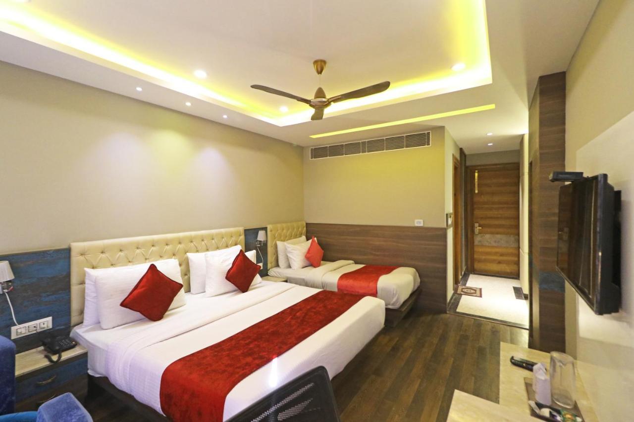 Hotel The Ivy Grand In Centre With Free Secured Parking New Delhi